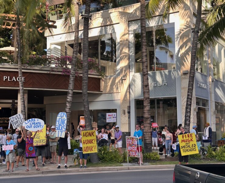 Photo of anti-Elon protestors in front of Tesla dealership in Waikiki, Hawaii on Mar. 5
