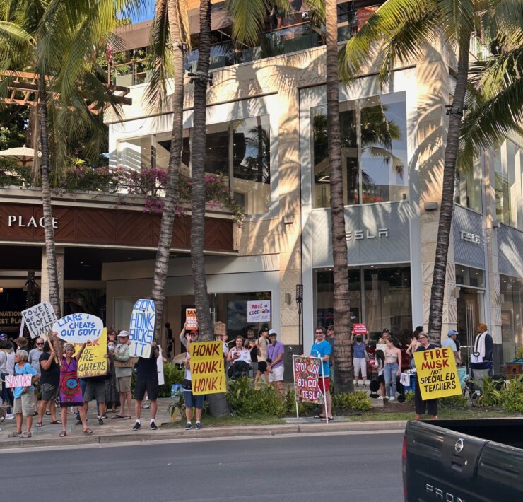 Photo of anti-Elon protestors in front of Tesla dealership in Waikiki, Hawaii on Mar. 5