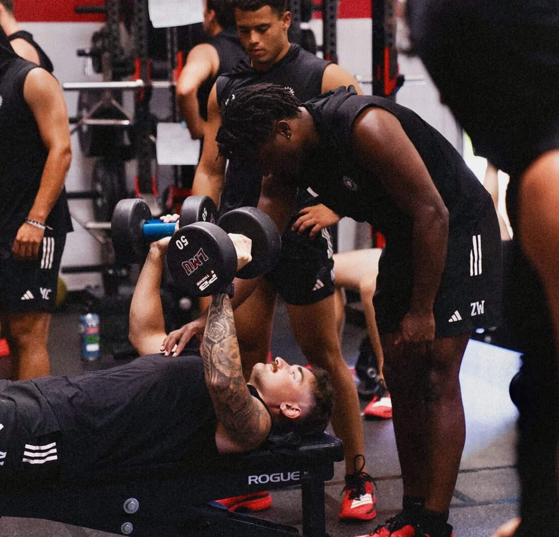 Avery Laine at weights with the team. Photo curtesy of @lmulionsbsb on Instagram.