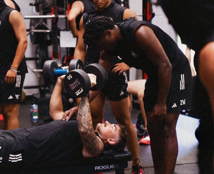 Avery Laine at weights with the team. Photo curtesy of @lmulionsbsb on Instagram.